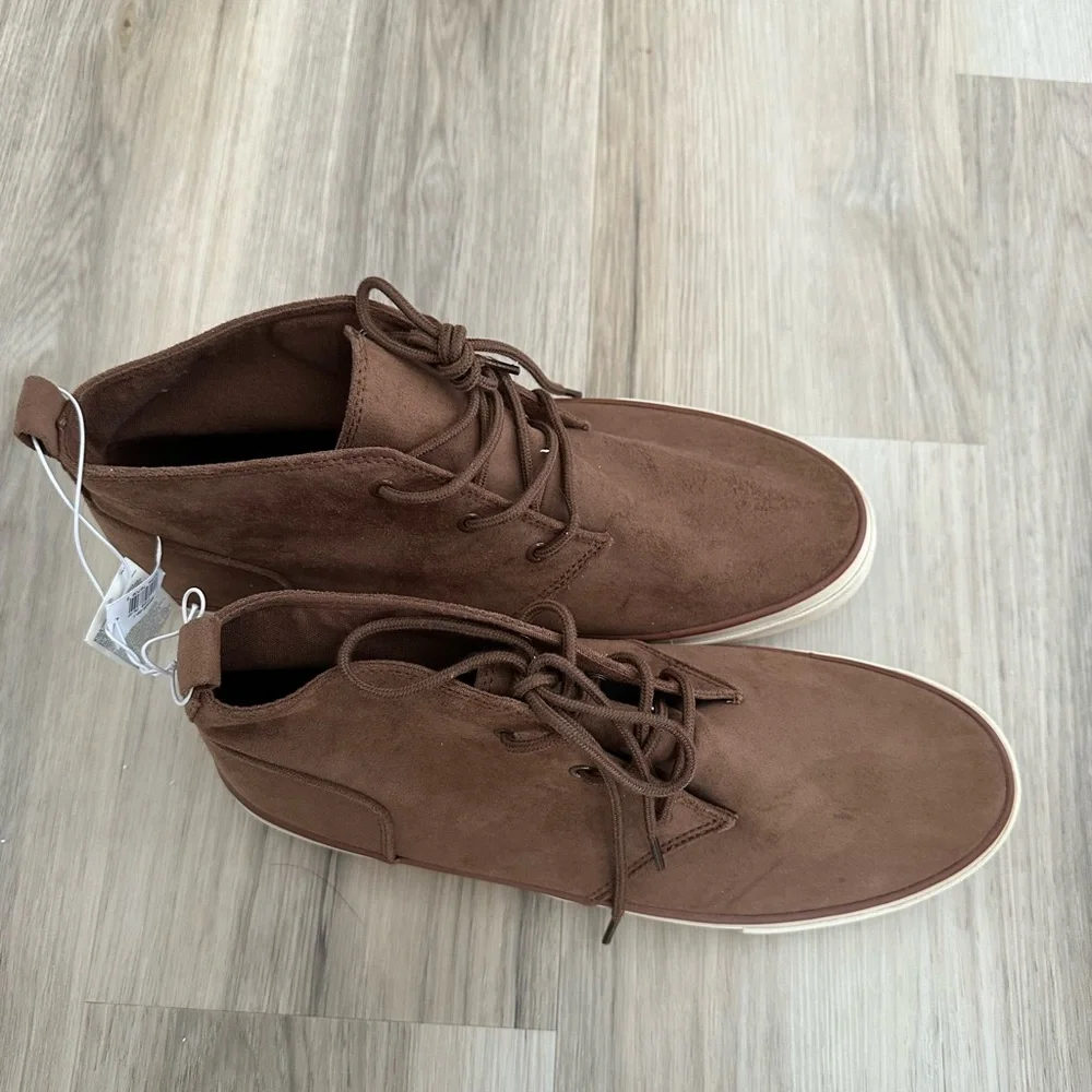 Banana Republic Lace Up Vegan Suede Chukka Sneakers Brown SZ 10.5 NWOB